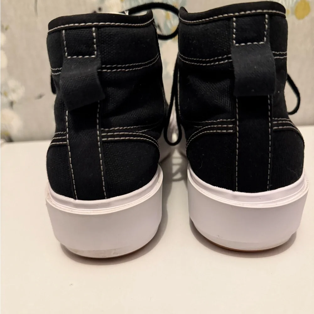 Adidas Classic Black and White Low-Tops - Picture 4 of 8